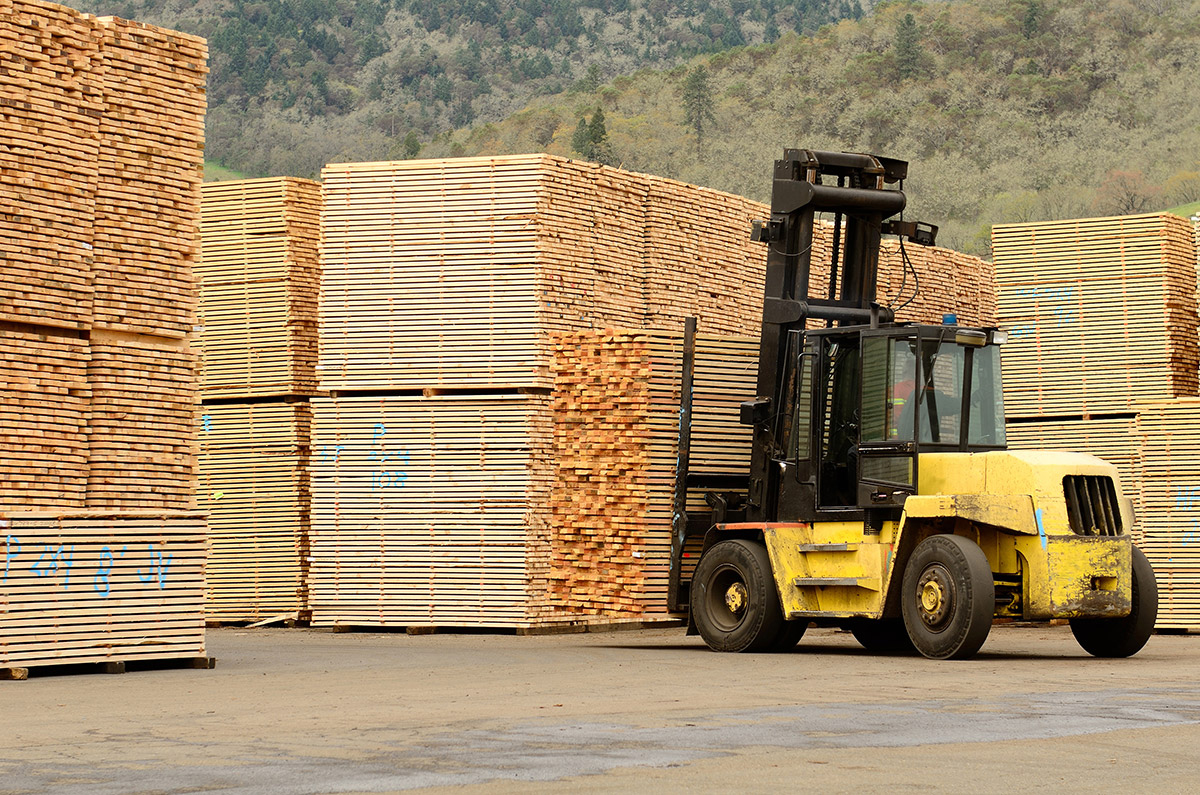 Why are pneumatic tires commonly used on outdoor forklifts? What are pneumatic tires?